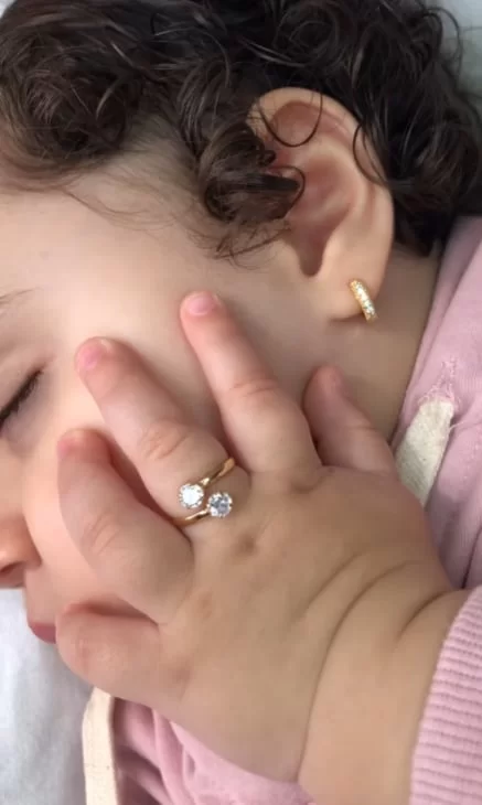 Bebe com Joia da Luiza